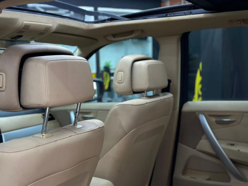 BMW X3 • 2010 • 128,000 km 4