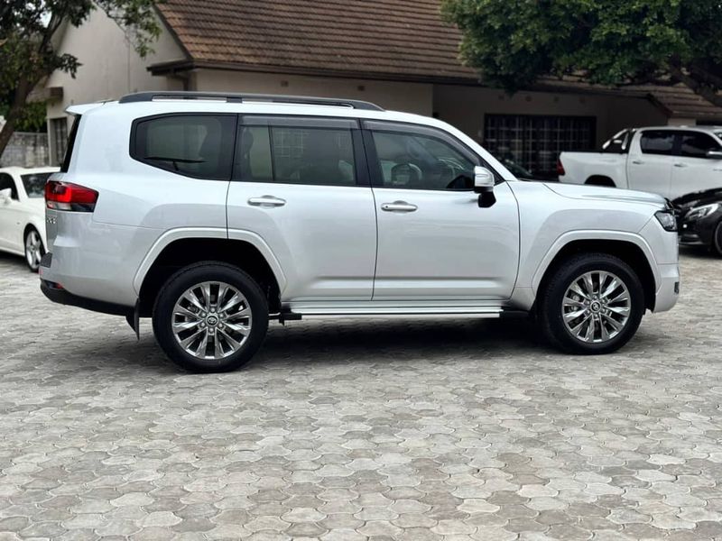 Toyota Land Cruiser • 2022 • 57,000 km 3