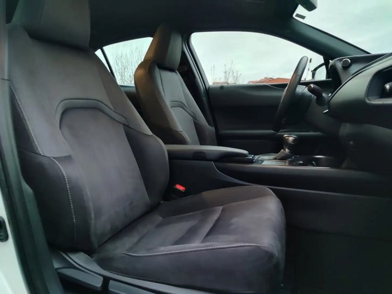 Lexus UX • 2020 • 66,000 km 11