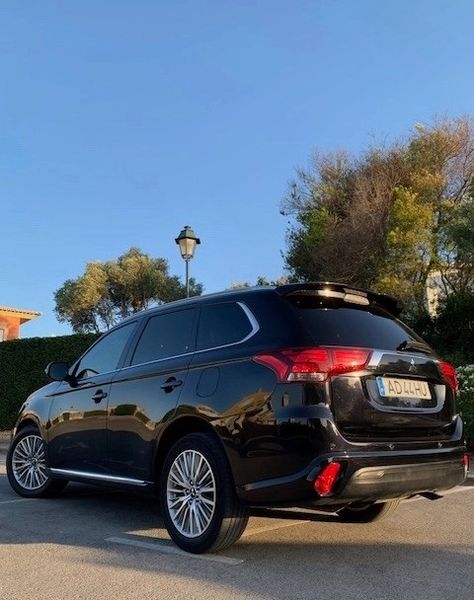 Mitsubishi Outlander • 2020 • 76,928 km 3