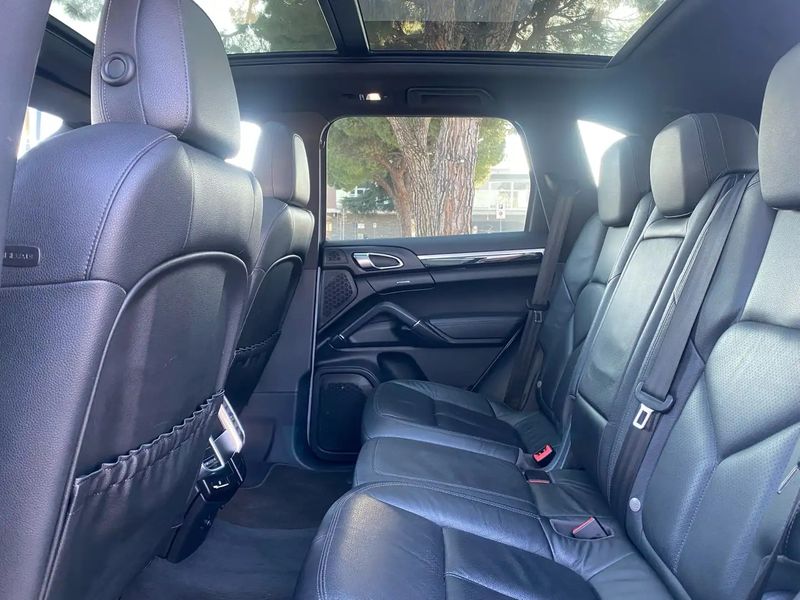 Porsche Cayenne • 2012 • 260,000 km 4