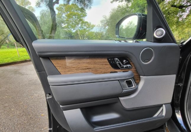 Land Rover Range Rover • 2018 • 125,000 km 5