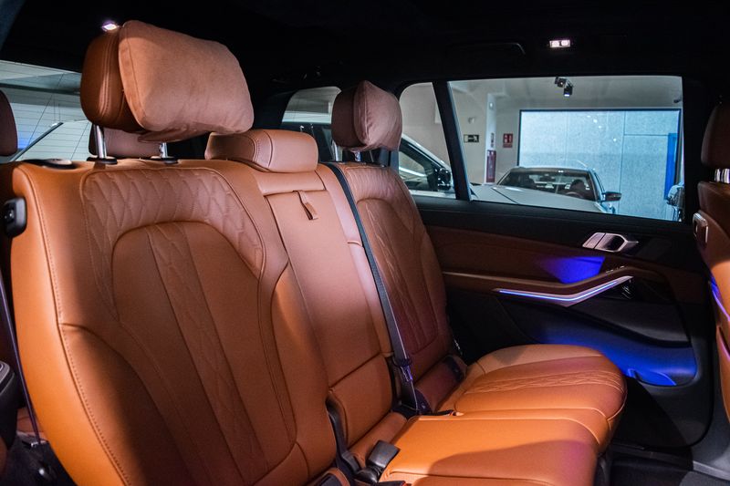 BMW X7 • 2024 • 2,100 km 7