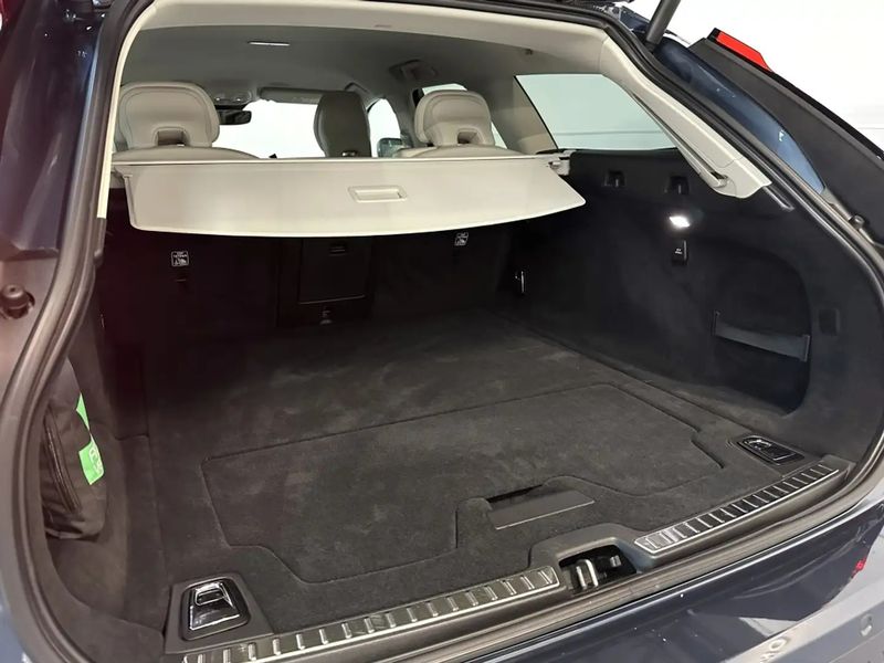 Volvo V90 Cross Country • 2022 • 35,000 km 6