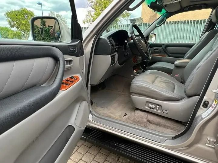 Toyota Land Cruiser • 2005 • 150,000 km 8