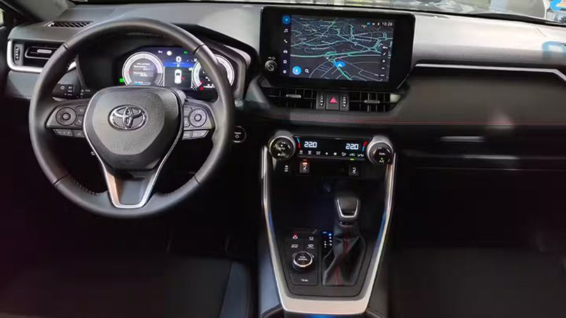 Toyota RAV4 • 2024 • 9,967 km 2