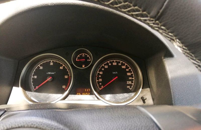 Opel Astra • 2004 • 249,999 km 9