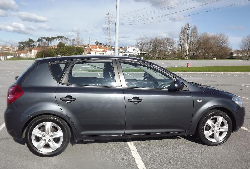 Kia Cee`d • 2009 • 68,000 km 3