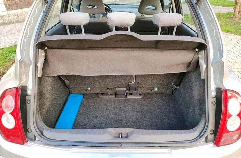 Nissan Micra • 2003 • 170,000 km 6