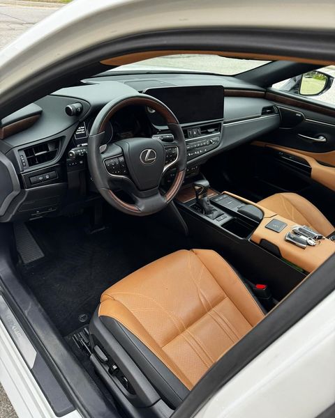 Lexus ES 350 • 2022 • 68,000 km 4