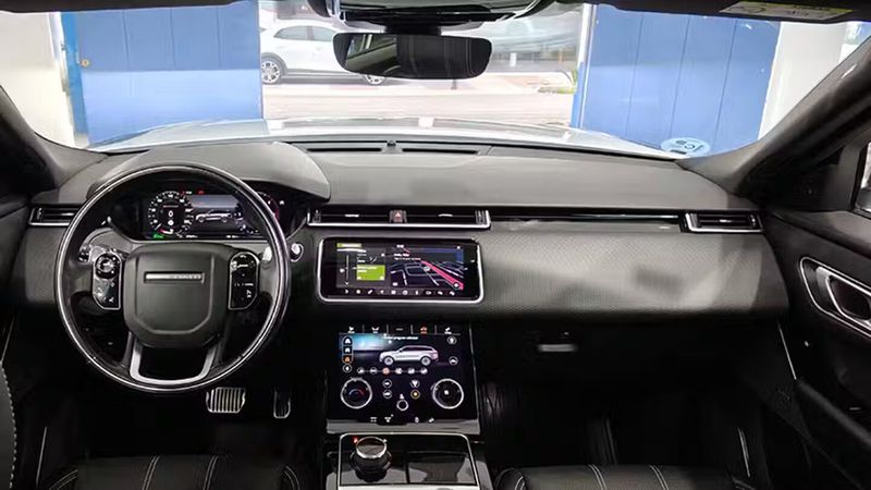 Land Rover Range Rover Velar • 2019 • 75,676 km 7