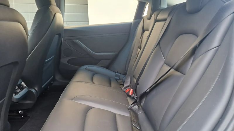 Tesla Model 3 • 2021 • 45,000 km 7