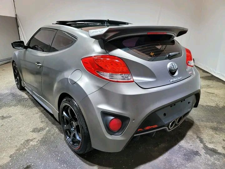 Hyundai Veloster • 2018 • 28 km 3