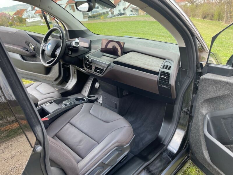 BMW i3 • 2020 • 30,980 km 15