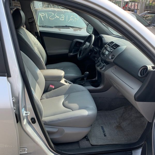 Toyota RAV4 • 2009 • 32 km 3