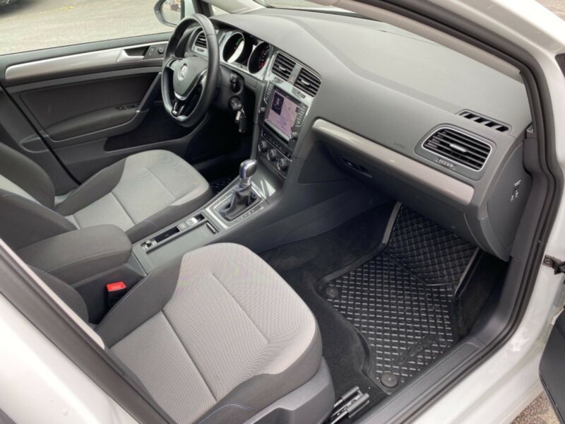 Volkswagen Golf • 2014 • 103,000 km 12