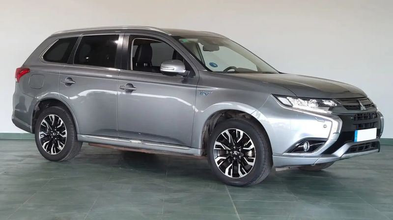 Mitsubishi Outlander • 2017 • 71,000 km 7
