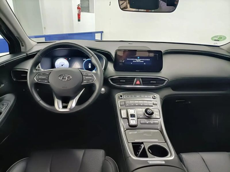 Hyundai Santa Fe • 2024 • 23,860 km 7
