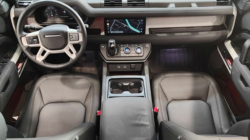 Land Rover Defender • 2022 • 59,474 km 5