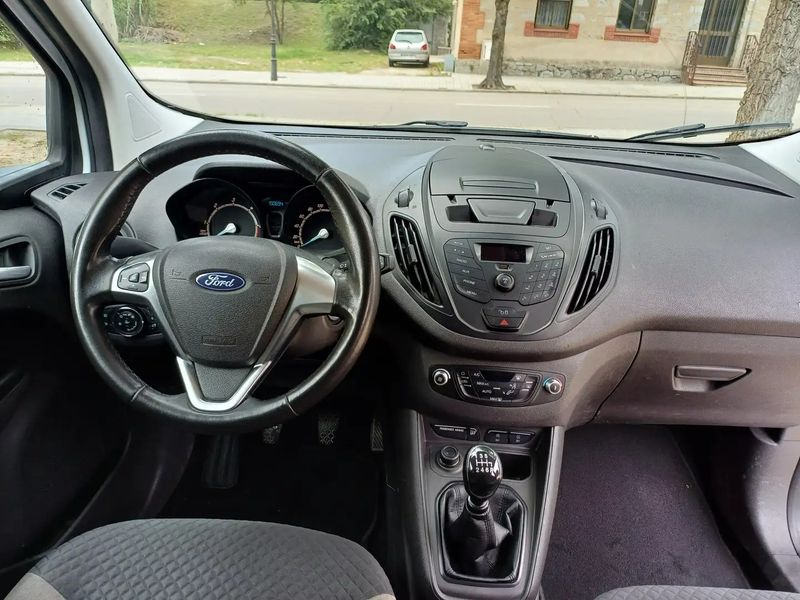 Ford Transit Courier • 2020 • 150,000 km 12