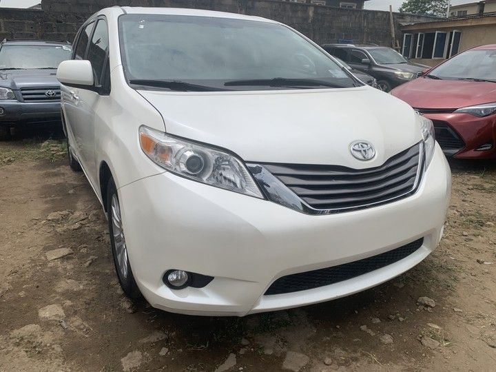 Toyota Sienna • 2016 • 21 km 3