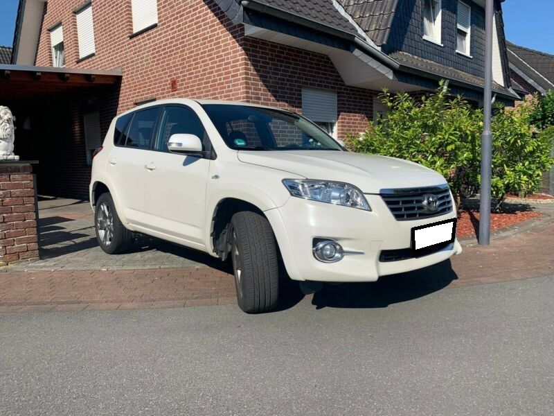 Toyota RAV4 • 2015 • 219,000 km 1