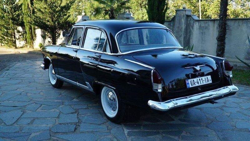 Mercedes-Benz E-Class • 1986 • 1,000 km 9