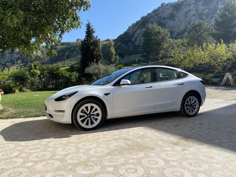 Tesla Model 3 • 2021 • 49,000 km 2