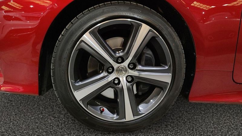 Lexus RC • 2017 • 53,232 km 3