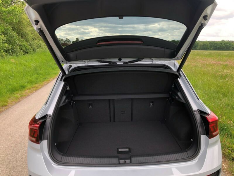 Volkswagen T-Cross • 2019 • 52,800 km 9