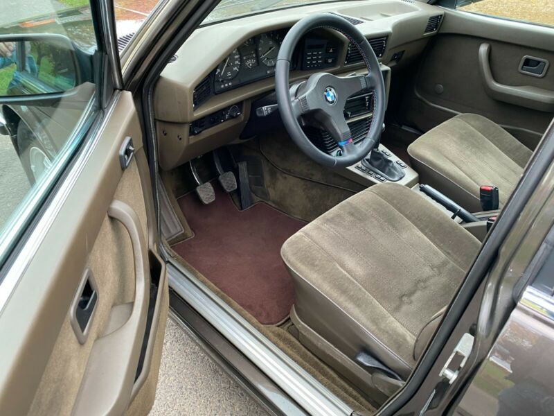 BMW 5 Series • 1986 • 116,470 km 12