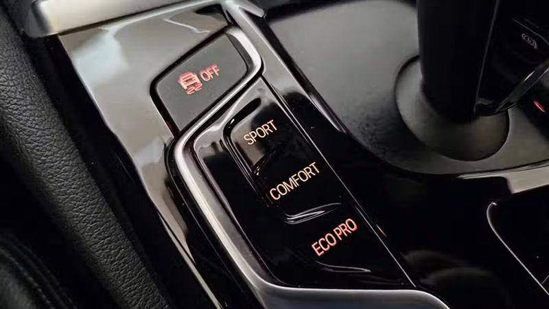 BMW 5 Series • 2017 • 110,173 km 9