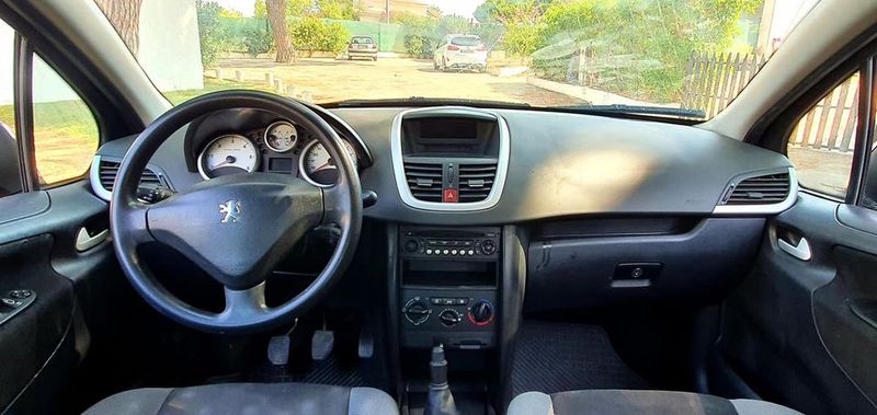 Peugeot 207 • 2006 • 365,000 km 2