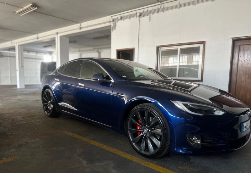 Tesla Model S • 2017 • 159,240 km 1