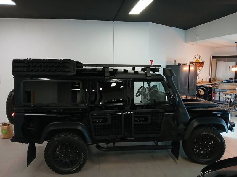 Land Rover Defender • 2015 • 21,000 km 2