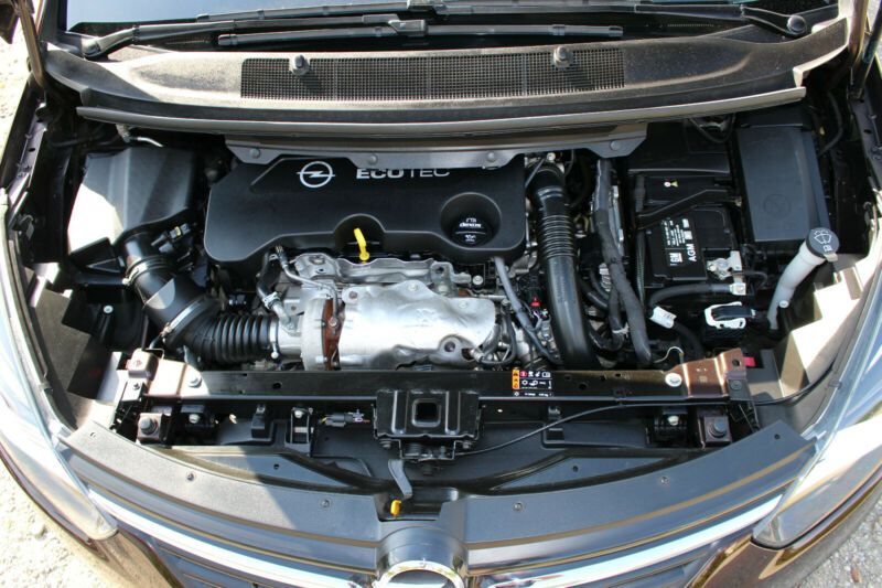 Opel Zafira • 2016 • 82,755 km 12