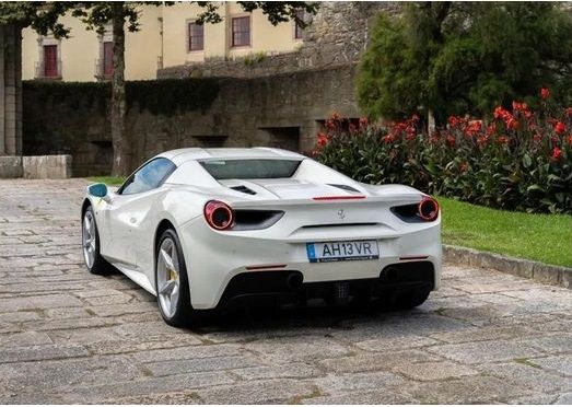 Ferrari 488 Spider • 2018 • 10,500 km 3