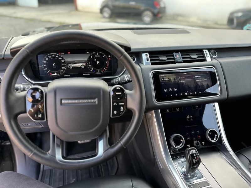 Land Rover Range Rover Sport • 2018 • 135,000 km 2