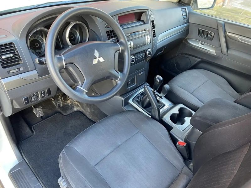 Mitsubishi Montero • 2014 • 180,400 km 4