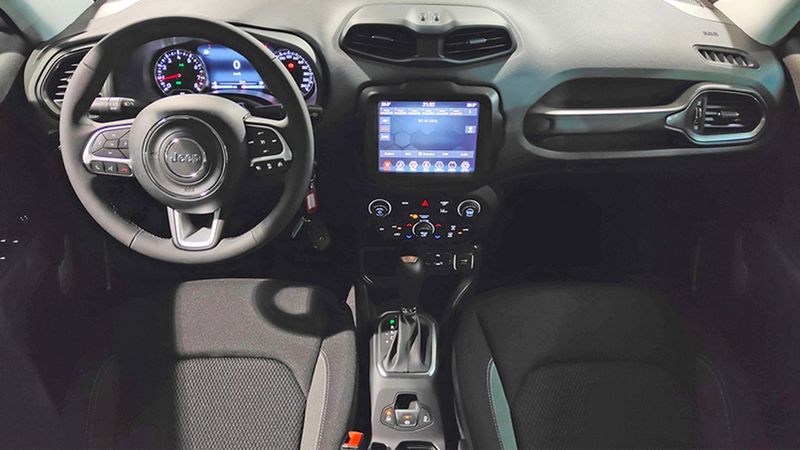 Jeep Renegade • 2023 • 13,000 km 2