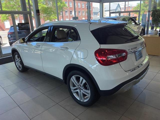 Mercedes-Benz GLA • 2017 • 40,486 km 24