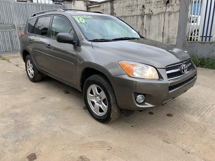 Toyota RAV4 • 2011 • 32 km 1