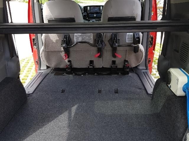 Nissan e-NV200 • 2015 • 106,200 km 9