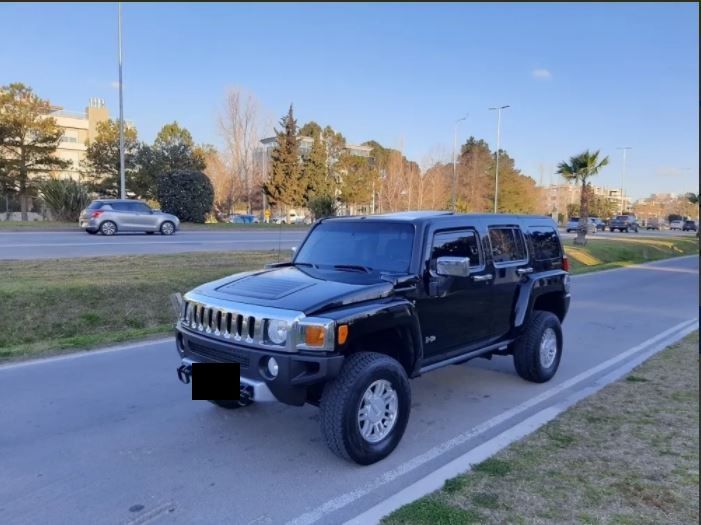 Hummer H3 • 2012 • 90,000 km 1