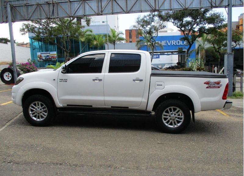Toyota Hilux • 2011 • 148,000 km 3
