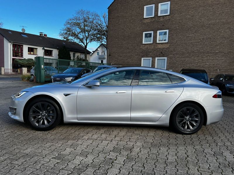 Tesla Model S • 2018 • 90,000 km 6