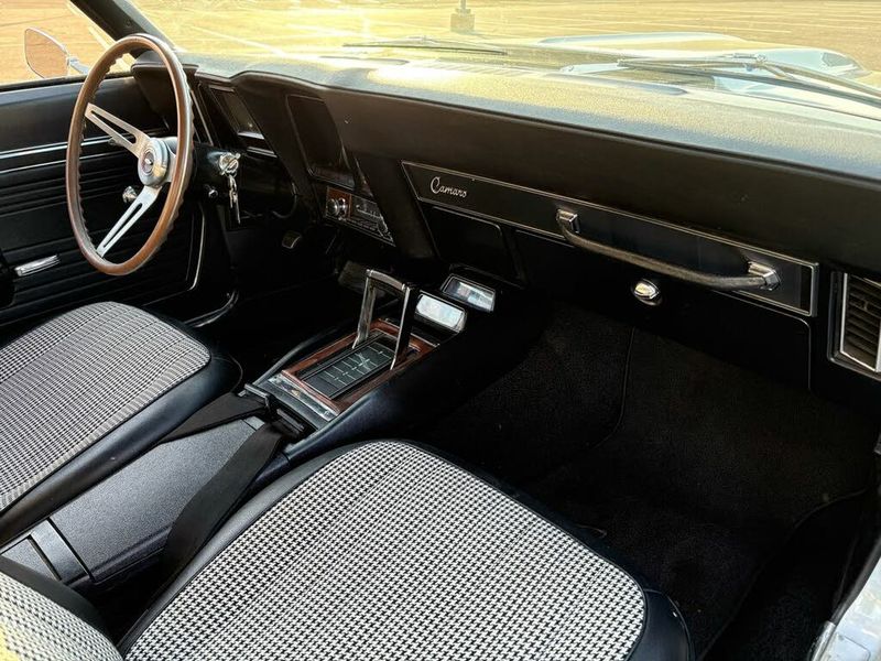 Chevrolet Camaro • 1969 • 145,000 km 29