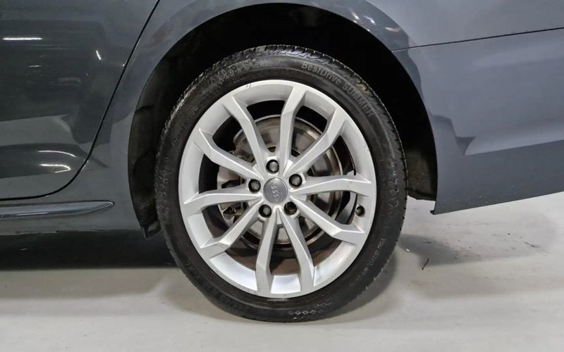 Audi A4 • 2019 • 64,096 km 6