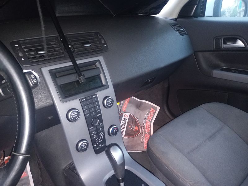 Volvo C30 • 2012 • 96,000 km 5