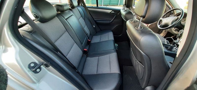 Mercedes-Benz C • 2004 • 264,000 km 8